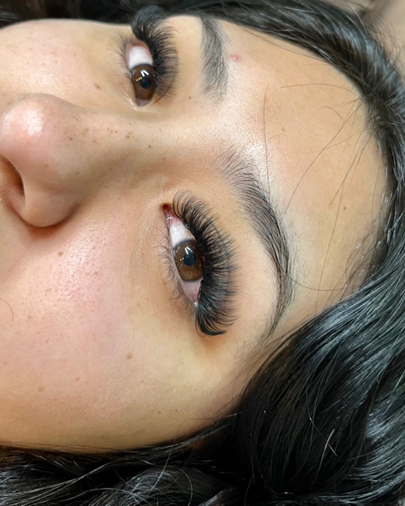Volume lash set on a client, full and fluffy